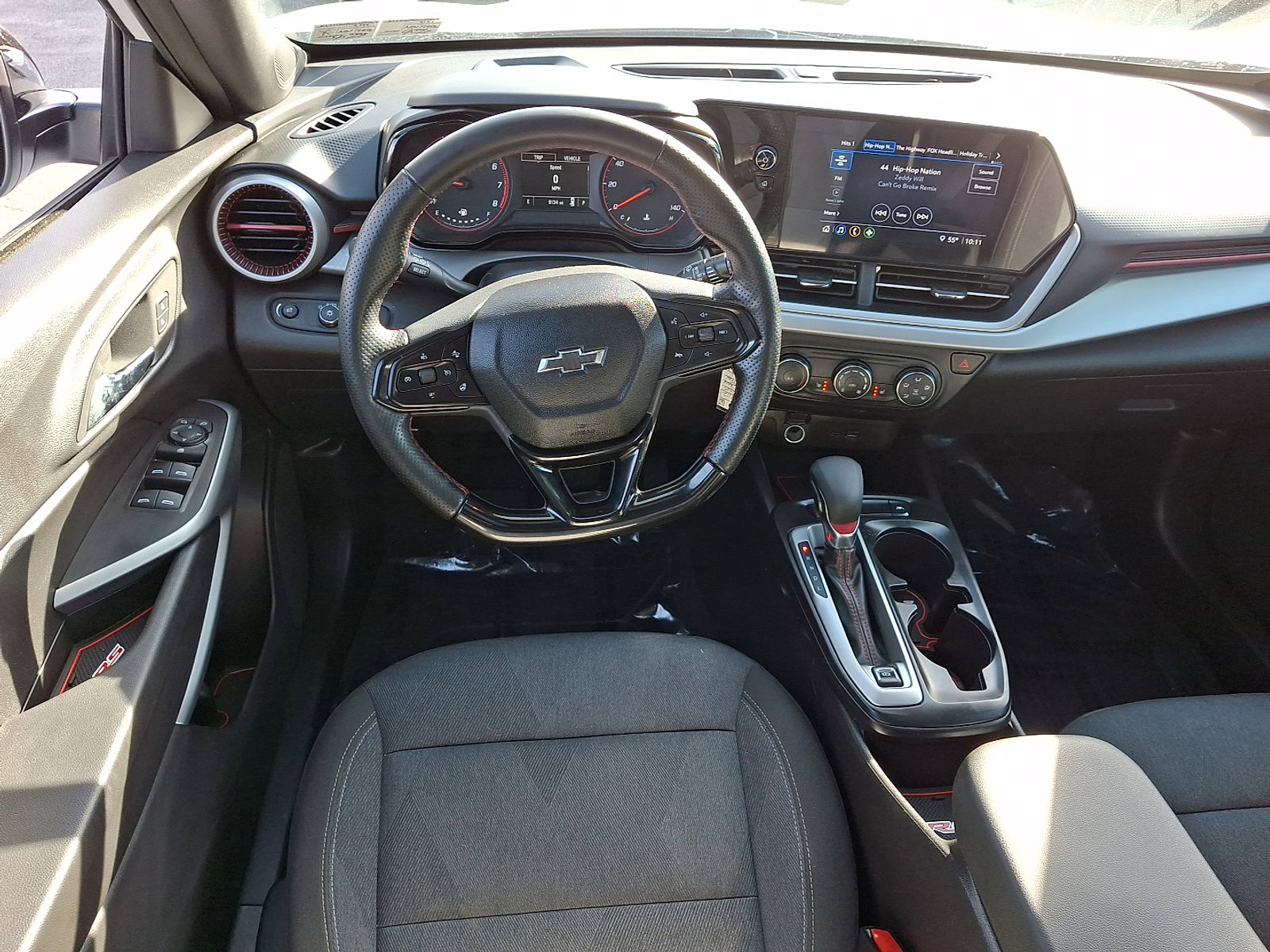 Certified 2025 Chevrolet Trax RS w/ Sunroof Package image 11