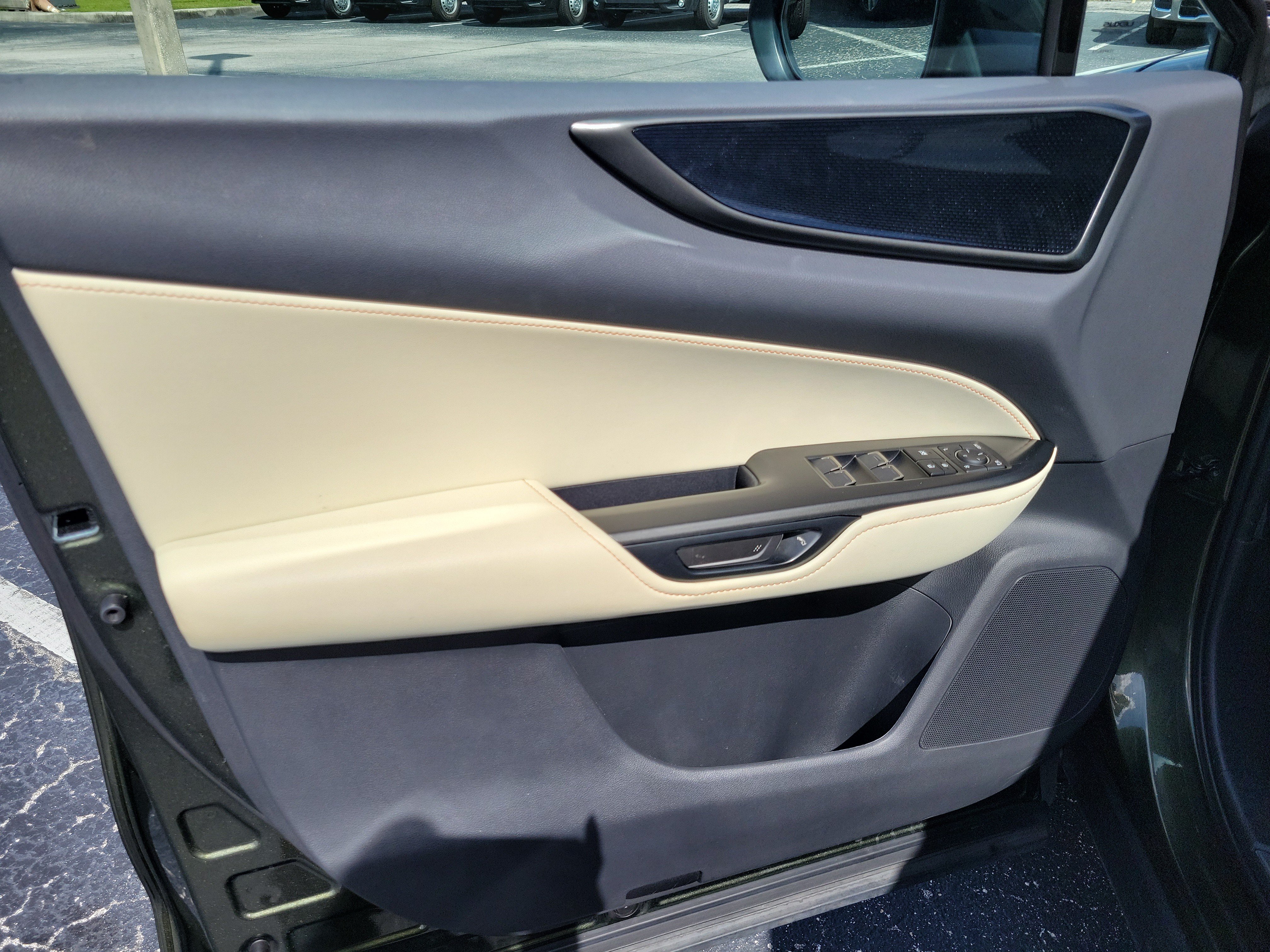 Used 2024 Lexus NX 250 FWD w/ Towing Package (2000 Lbs) image 16