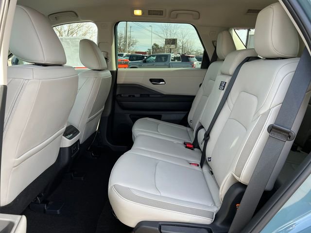 New 2026 Nissan Pathfinder SL image 5