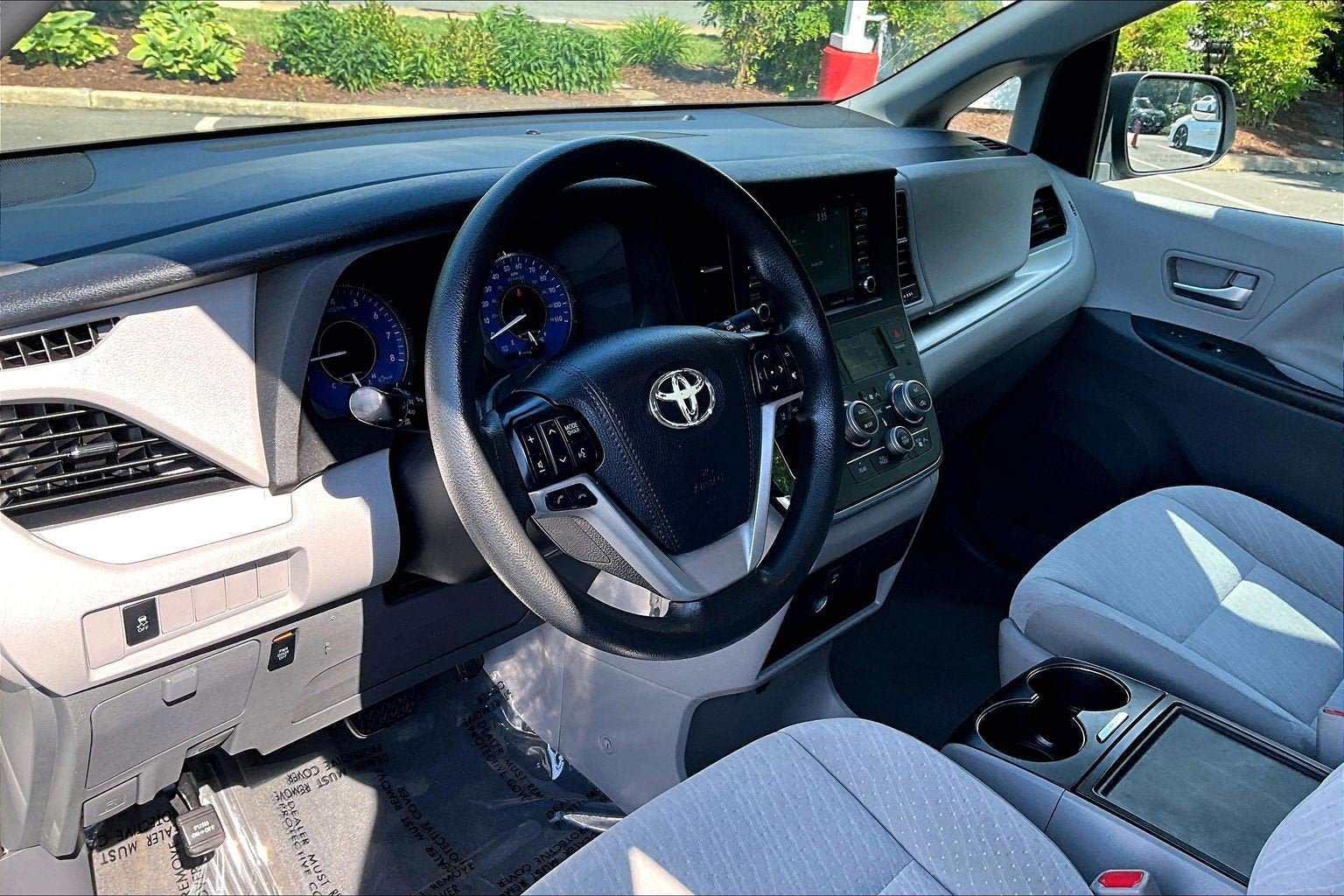 Used 2019 Toyota Sienna LE FWD image 12