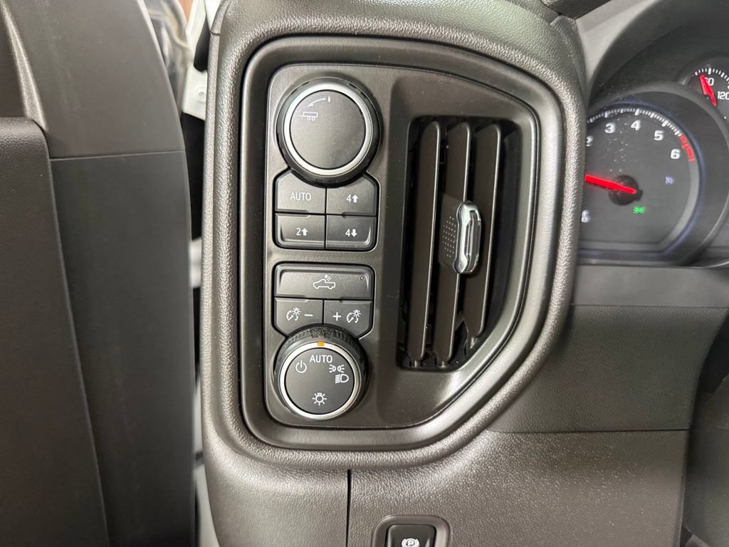 Used 2025 Chevrolet Silverado 1500 Custom Trail Boss AWD/4WD image 15