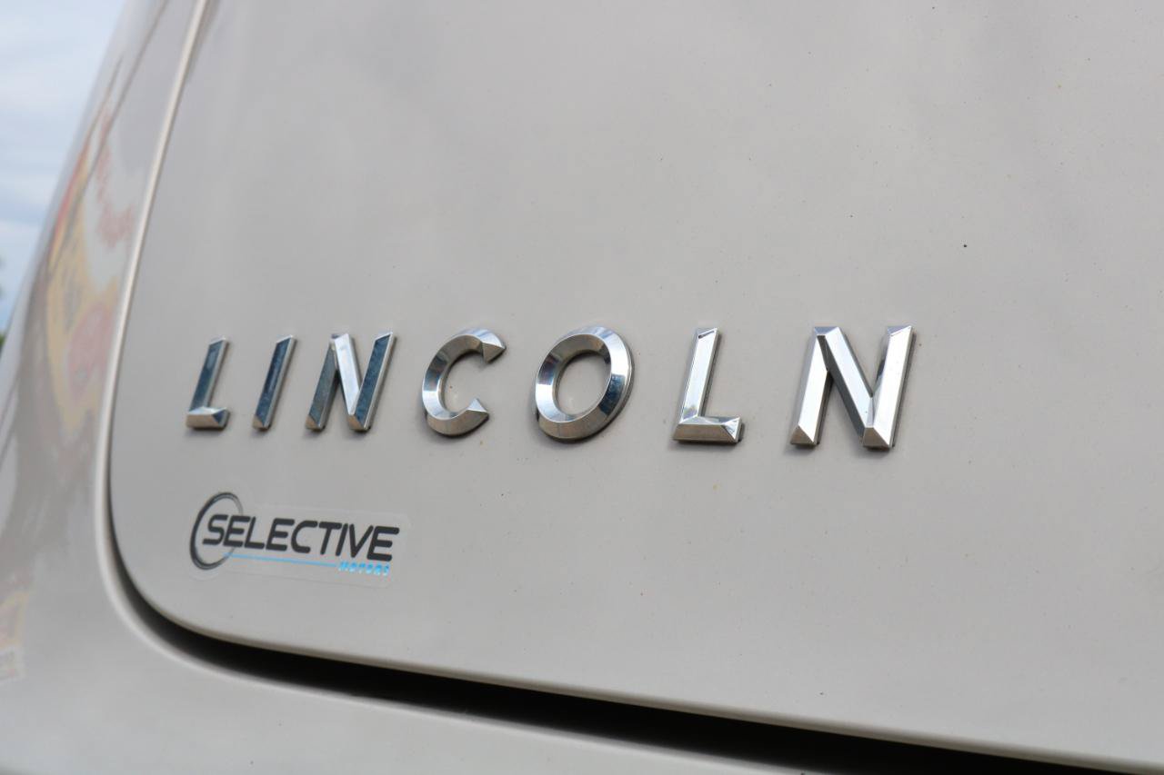 Used 2019 Lincoln MKT AWD image 14