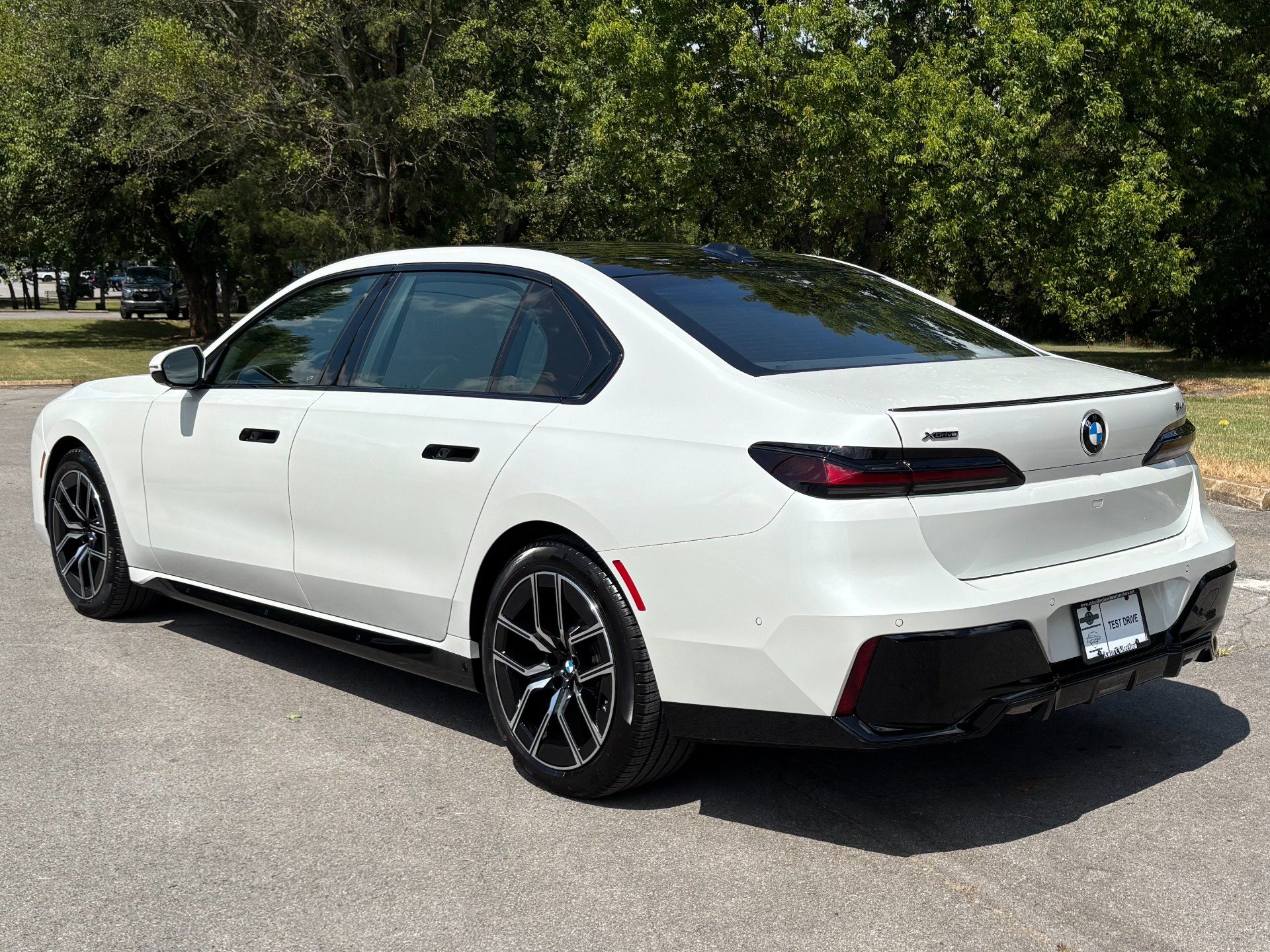 Used 2026 BMW 740i xDrive w/ Executive Package AWD/4WD image 4