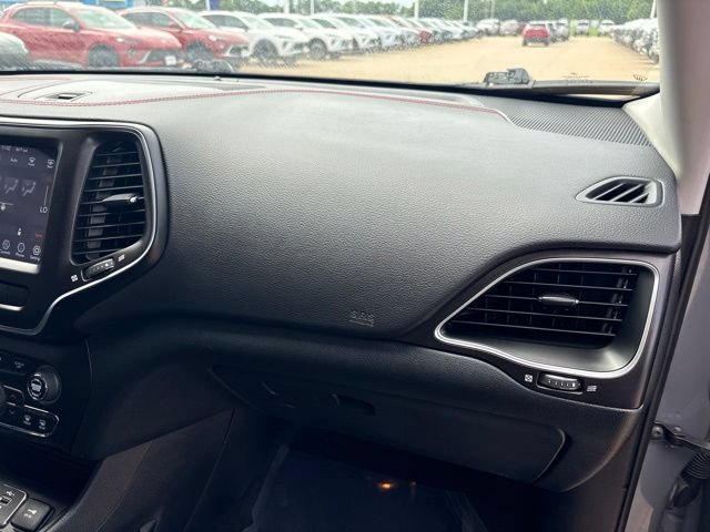 Used 2022 Jeep Cherokee Trailhawk w/ Comfort/Convenience Group AWD/4WD image 45