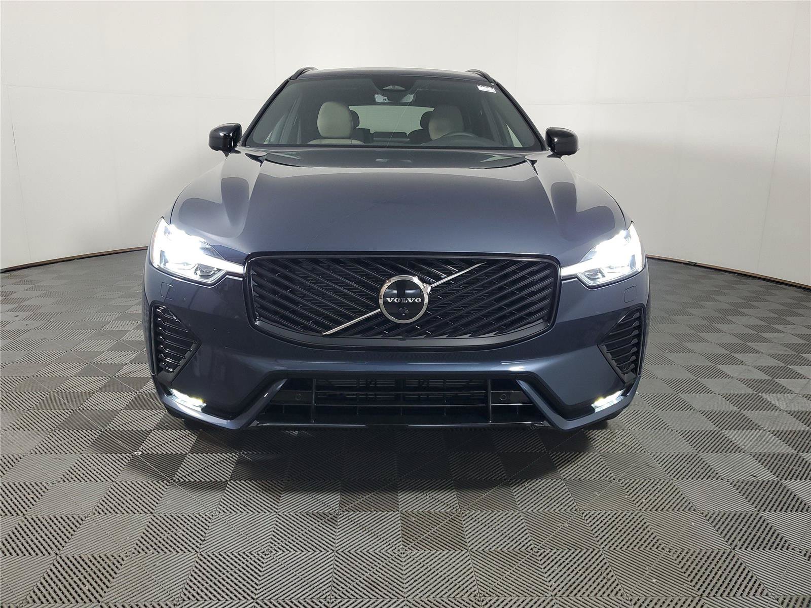 New 2026 Volvo XC60 B5 Plus w/ Protection Package Premier AWD/4WD image 2