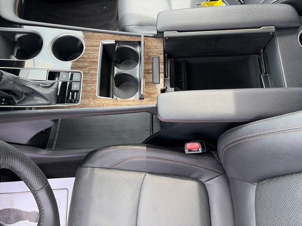 Used 2025 Toyota Sienna Platinum AWD/4WD image 29
