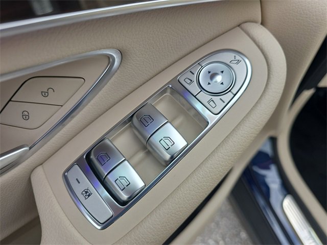 Used 2022 Mercedes-Benz GLC 300 4MATIC image 17