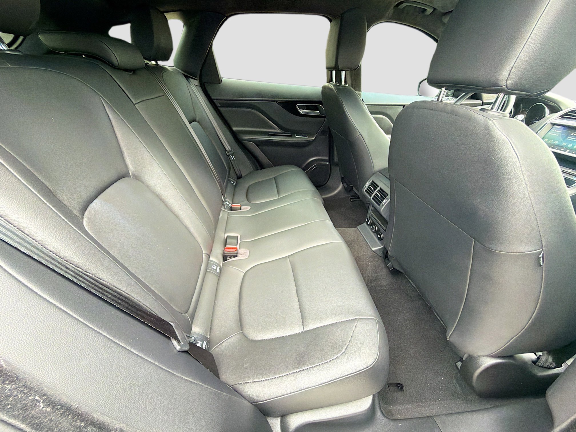 Used 2020 Jaguar F-PACE Premium image 28
