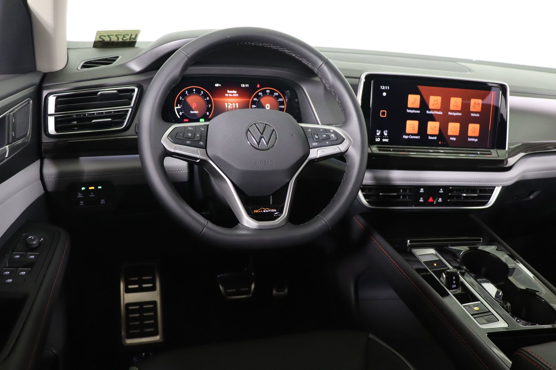 Used 2025 Volkswagen Atlas Peak Edition SE image 4