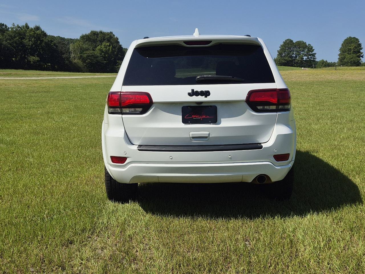 Used 2022 Jeep Grand Cherokee Laredo RWD image 8