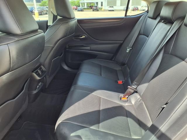 Used 2019 Lexus ES 300h w/ Luxury Package image 5