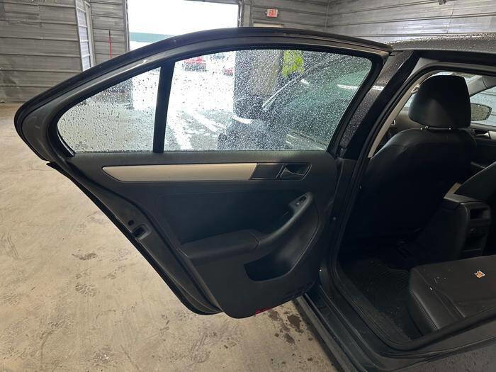 Used 2011 Volkswagen Jetta TDI FWD image 23