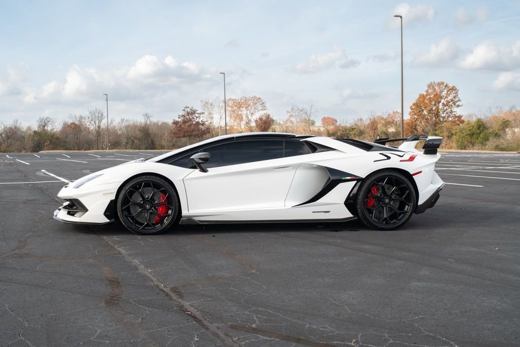 Used 2021 Lamborghini Aventador SVJ image 5