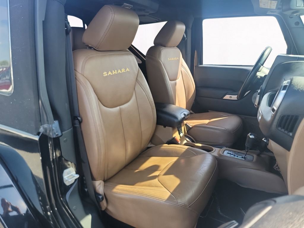 Used 2016 Jeep Wrangler Sahara w/ Connectivity Group AWD/4WD image 15