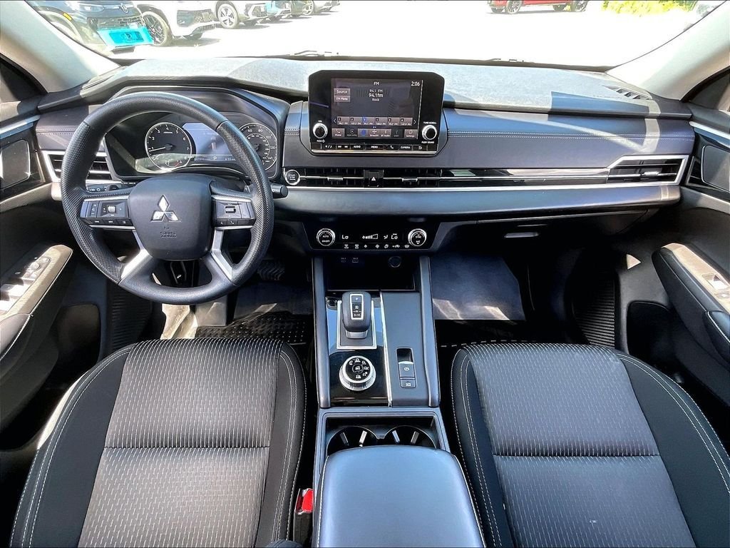 Used 2023 Mitsubishi Outlander ES AWD/4WD image 20