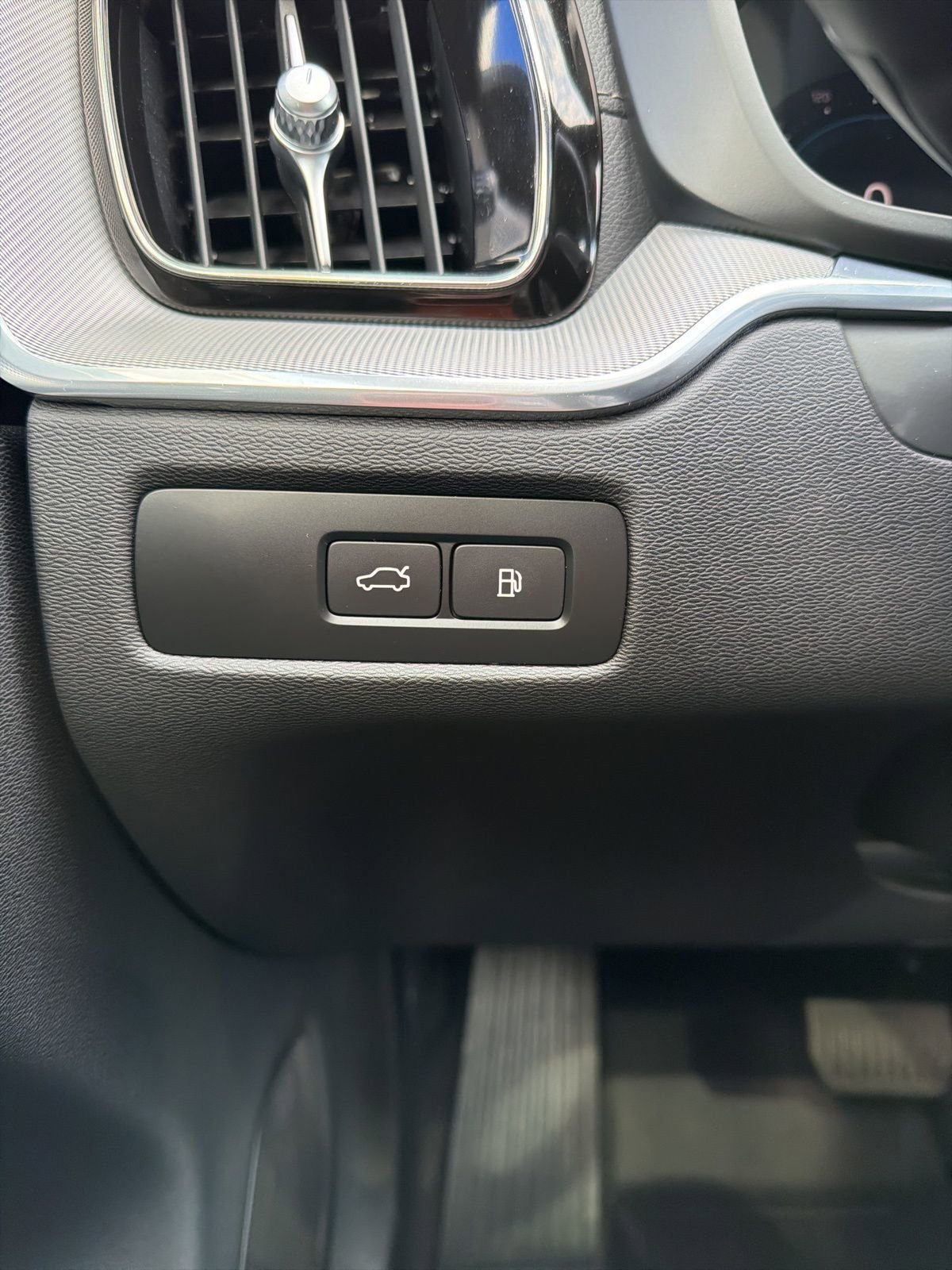 Used 2024 Volvo XC60 T8 Polestar w/ Protection Package Premier image 59