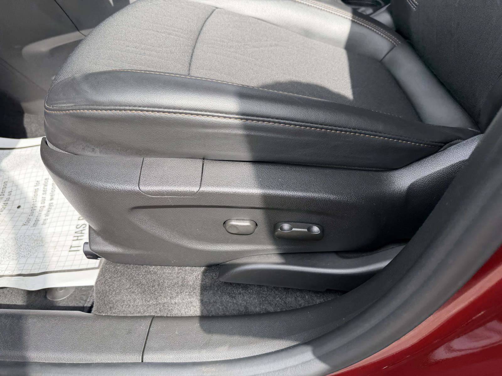 Certified 2022 Chevrolet Trax LT w/ LT Convenience Package image 17