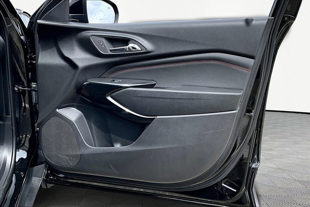 Used 2024 Chevrolet Trax RS w/ Driver Confidence Package image 24