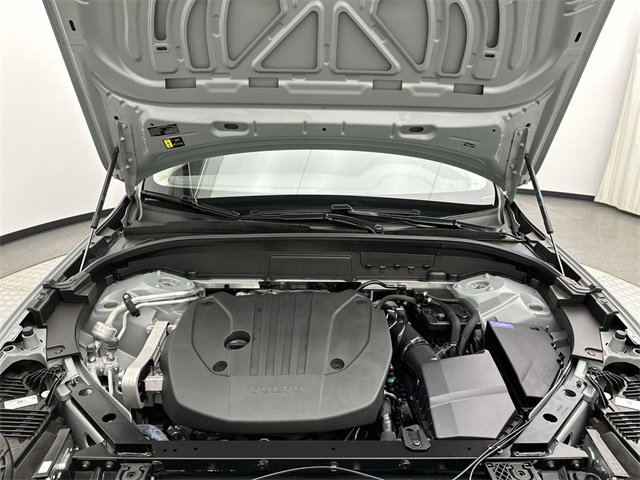 Certified 2025 Volvo XC60 B5 Plus image 26