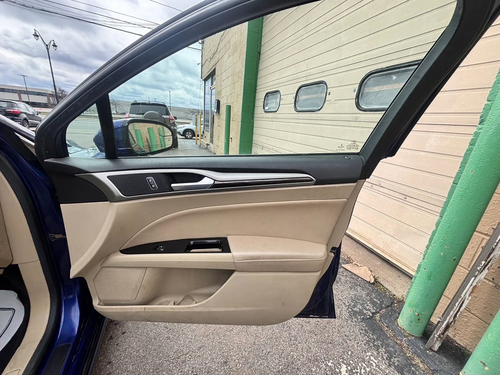 Used 2014 Ford Fusion SE w/ Equipment Group 202A image 30