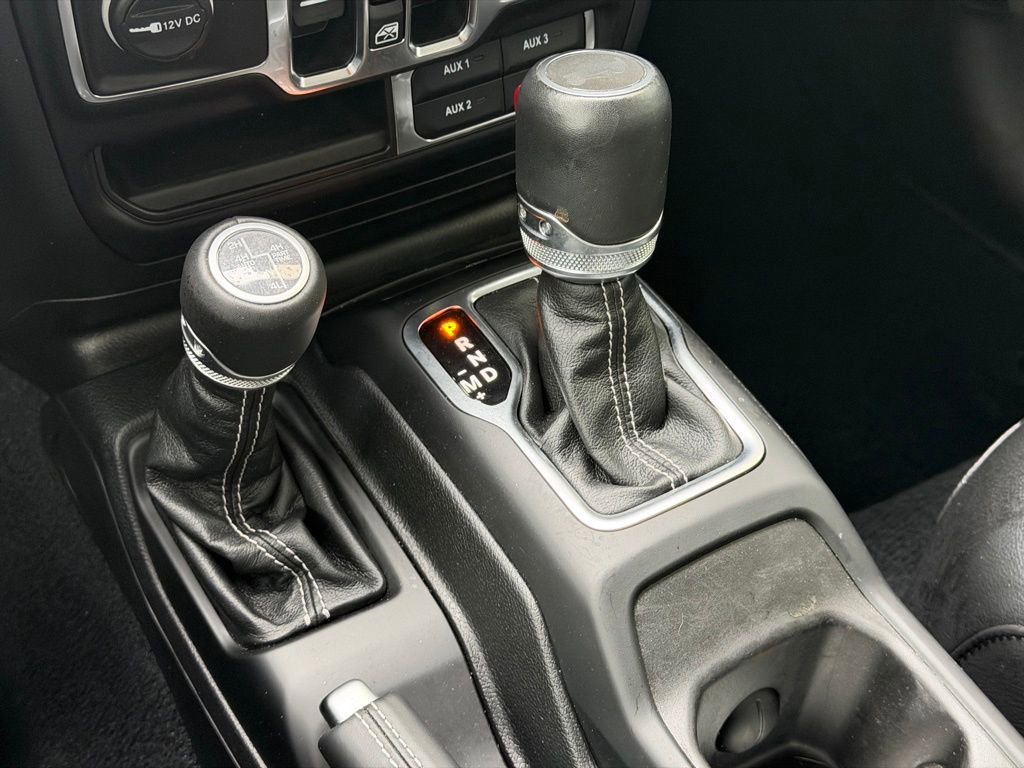 Used 2023 Jeep Wrangler Unlimited Sahara w/ Cold Weather Group AWD/4WD image 16