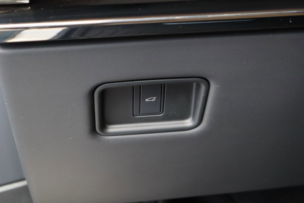 Used 2024 Land Rover Range Rover Sport Dynamic SE image 11