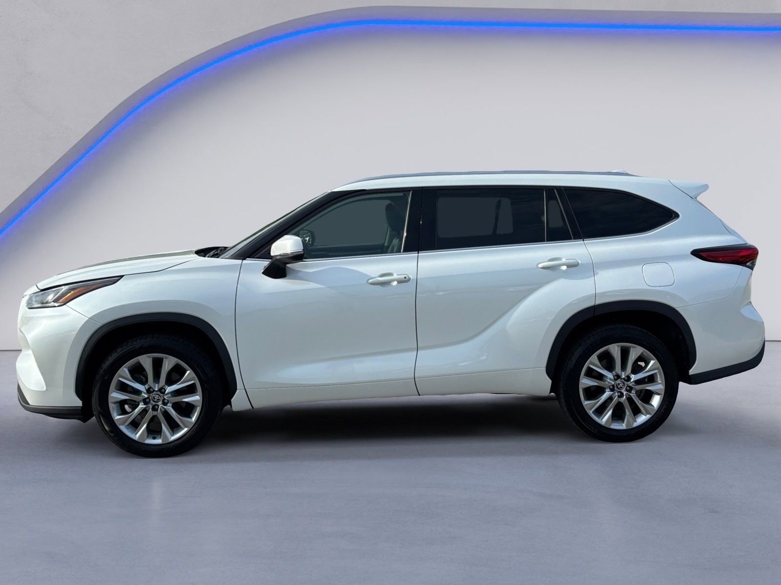 Used 2022 Toyota Highlander Limited FWD image 8