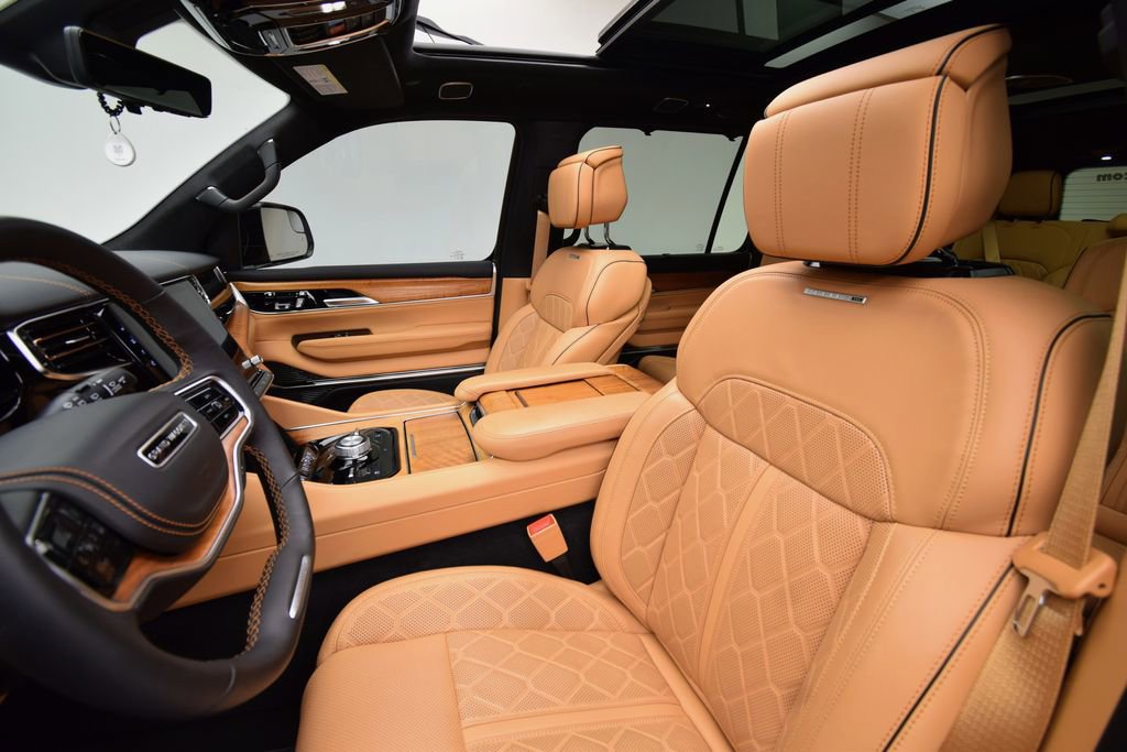 Used 2025 Jeep Grand Wagoneer Series III image 23