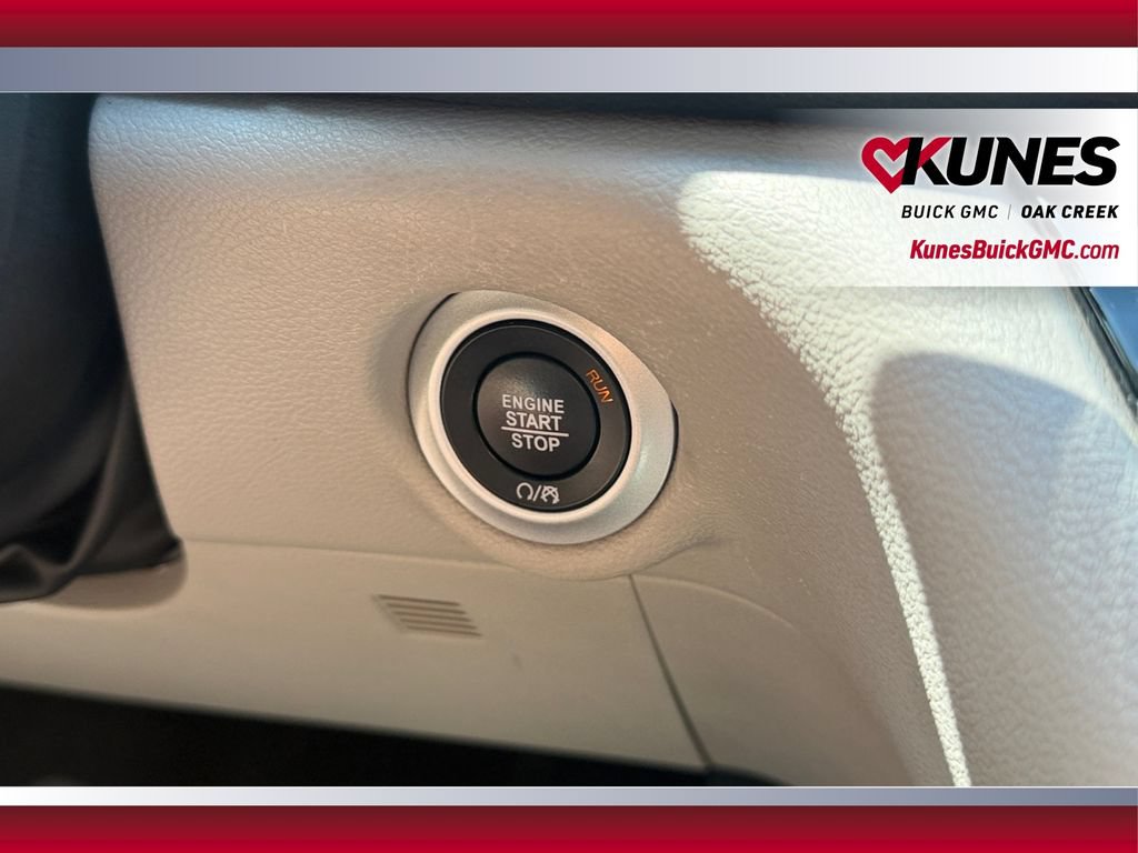Used 2024 Chrysler Pacifica Touring-L FWD image 33