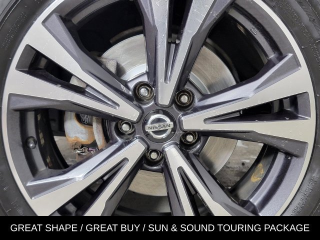 Used 2019 Nissan Rogue SV w/ Sun & Sound Touring Package AWD/4WD image 10
