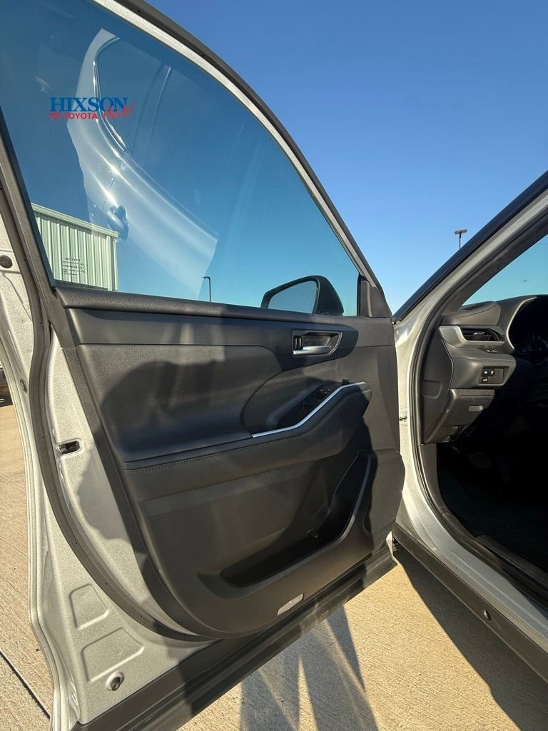 Used 2023 Toyota Highlander XSE image 8