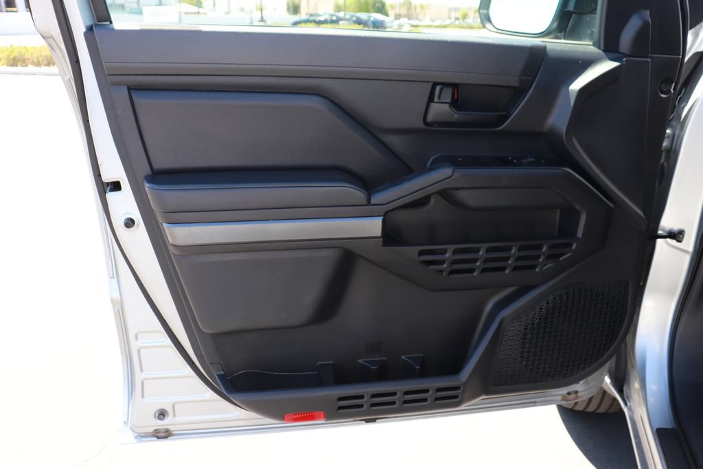 Used 2024 Toyota Tacoma SR5 AWD/4WD image 9