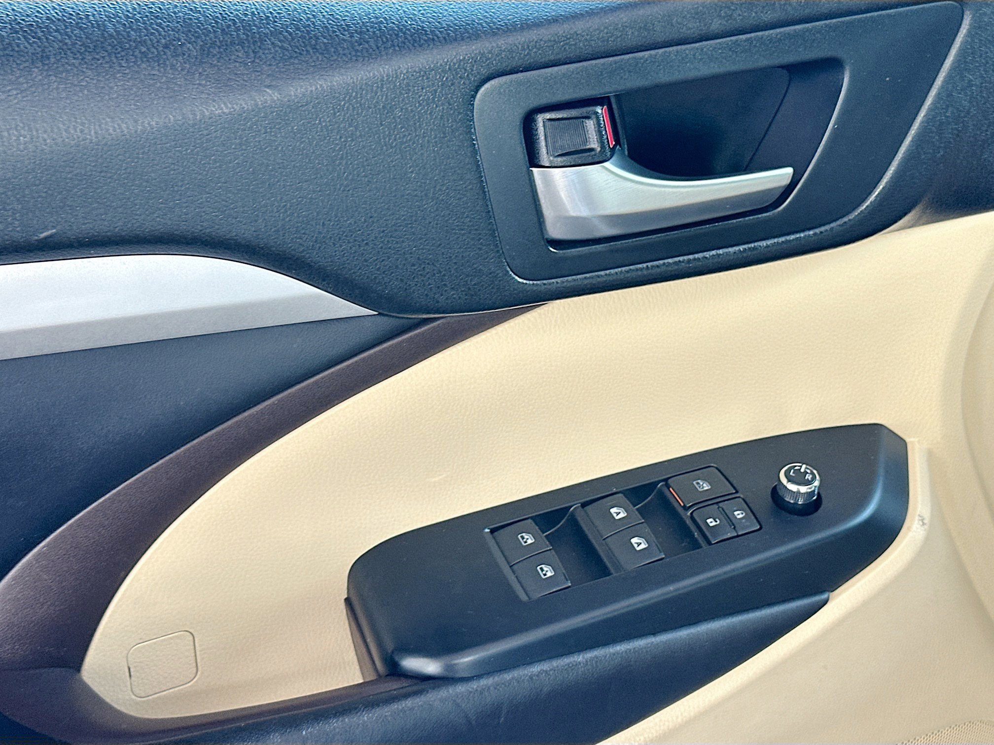 Used 2018 Toyota Highlander XLE image 18