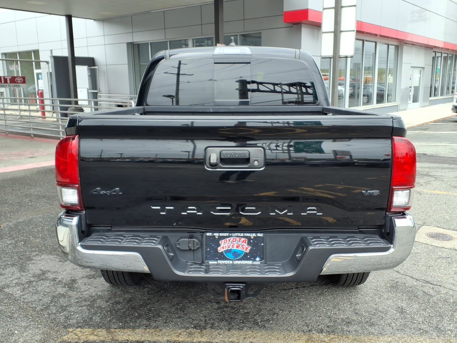 Certified 2023 Toyota Tacoma SR5 AWD/4WD image 5