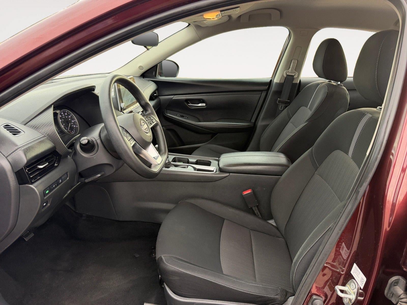 Used 2025 Nissan Sentra SV FWD image 9