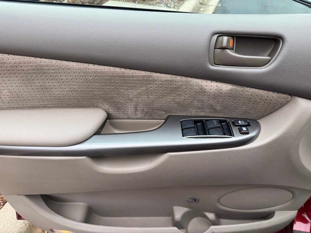 Used 2010 Toyota Sienna LE FWD image 16