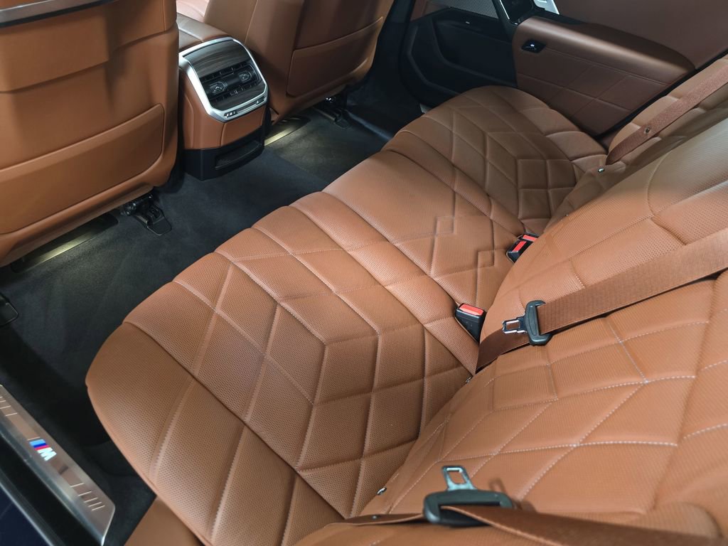 Used 2023 BMW i7 xDrive60 image 16