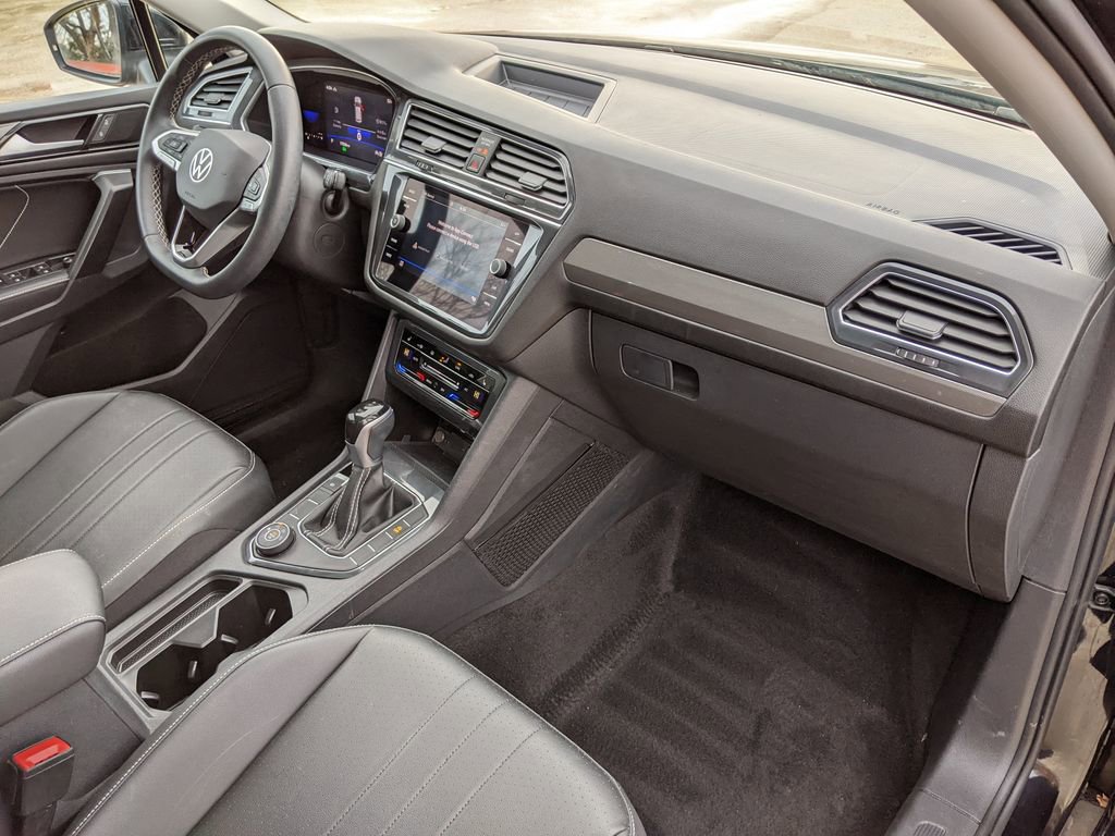 Used 2023 Volkswagen Tiguan SE image 21