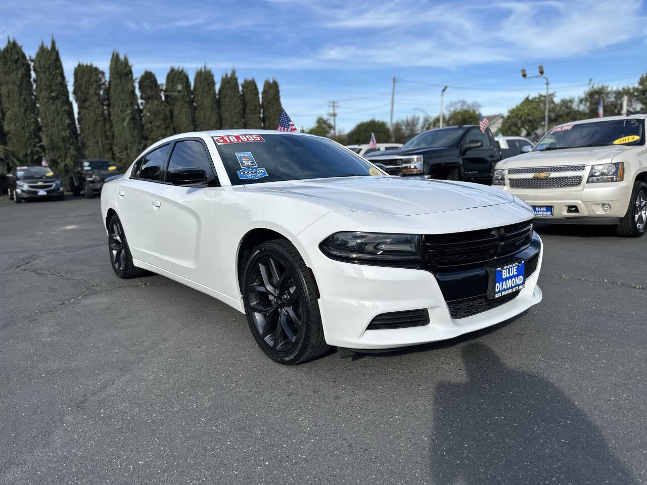 Used 2019 Dodge Charger SXT w/ Blacktop Package image 2