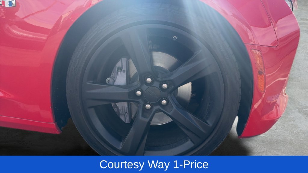 Used 2017 Chevrolet Camaro SS RWD image 11