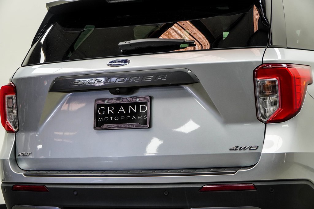 Used 2022 Ford Explorer XLT w/ Equipment Group 202A image 13