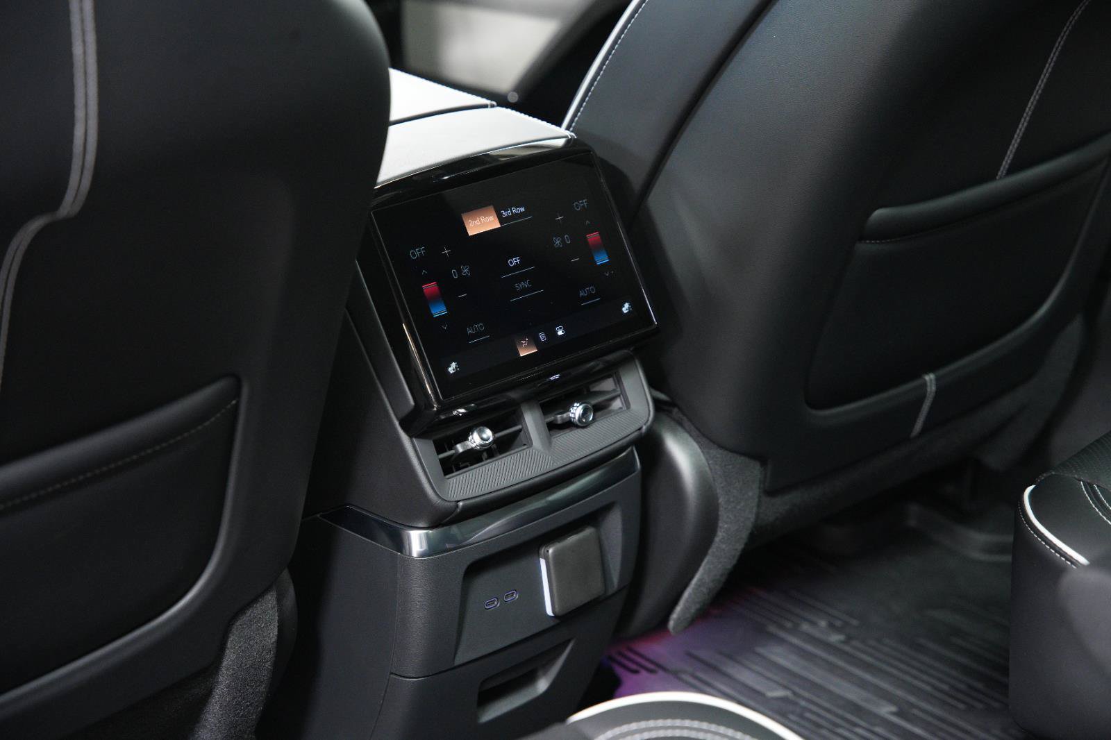 Used 2026 Cadillac Vistiq Platinum w/ LPO, Floor Liner Package AWD/4WD image 38