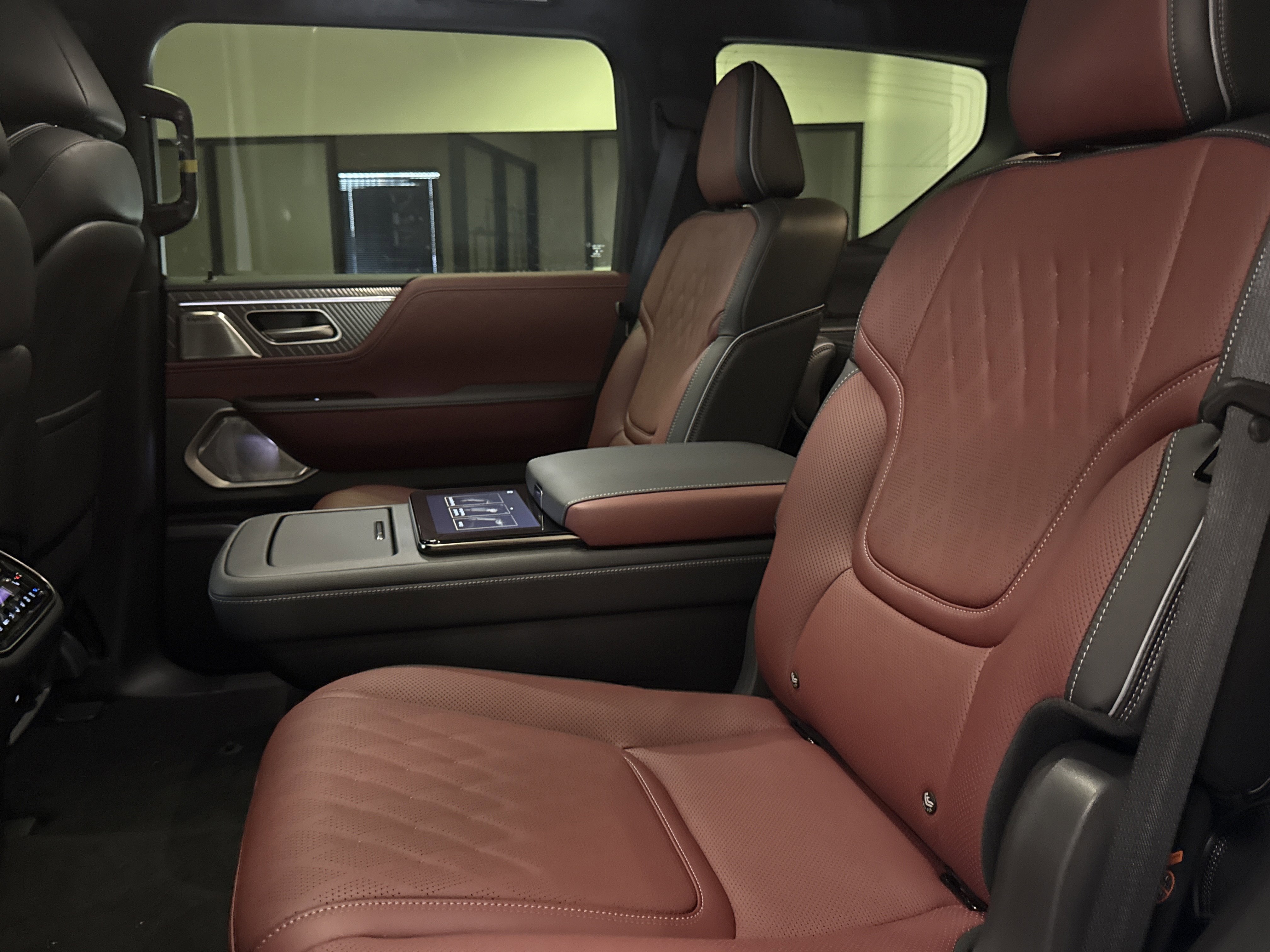 New 2026 INFINITI QX80 Autograph w/ Premium Cargo Package image 16