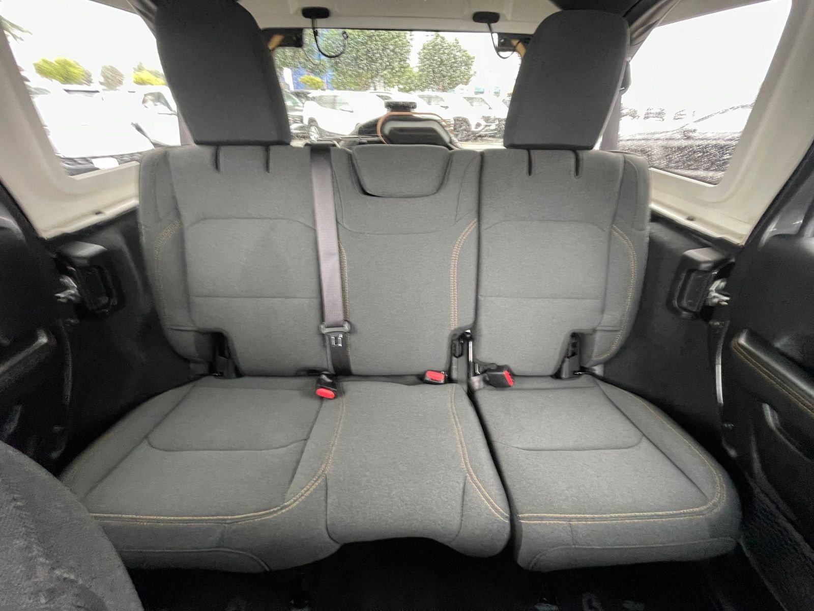 Used 2025 Jeep Wrangler Sahara image 38