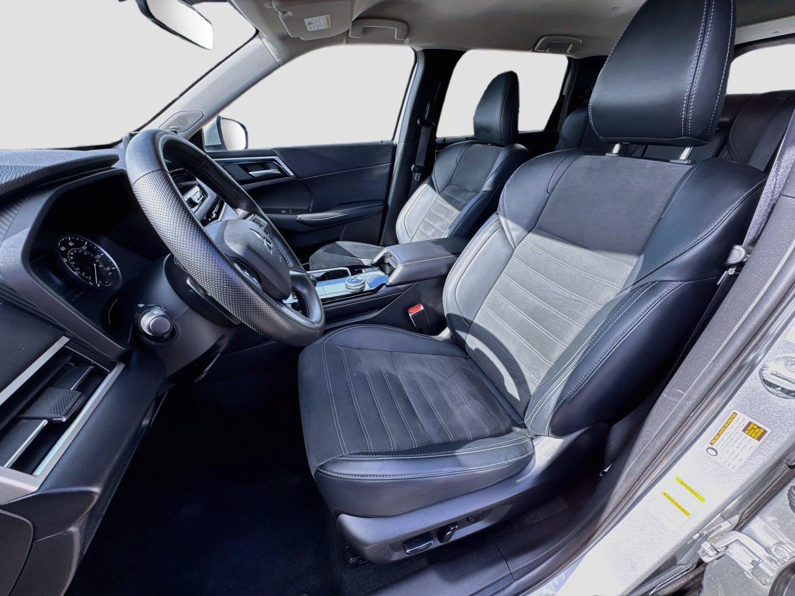 Used 2025 Mitsubishi Outlander SE AWD/4WD image 10
