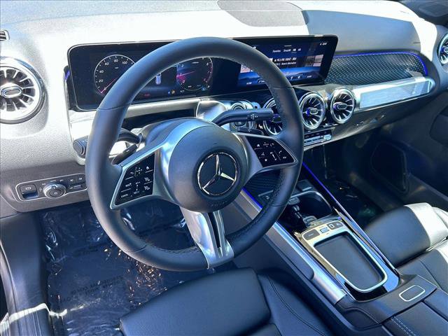 Used 2025 Mercedes-Benz GLB 250 4MATIC image 4