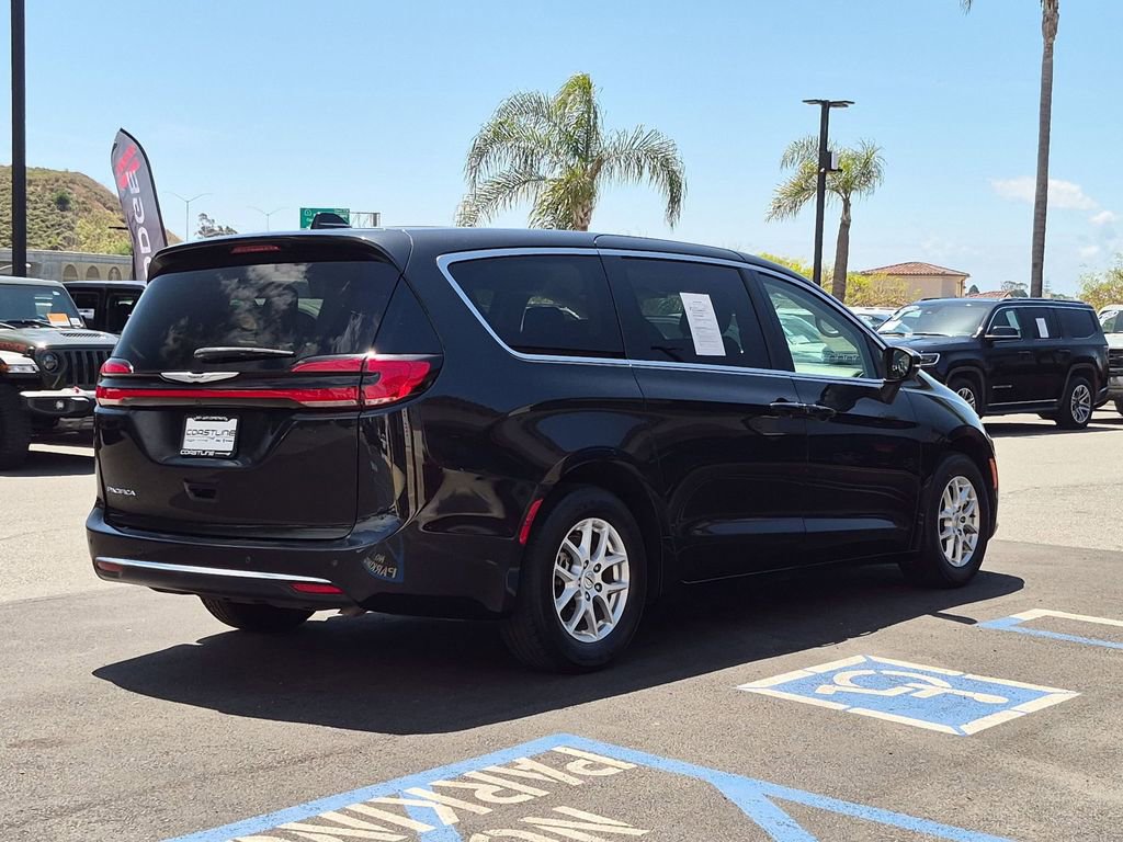 Certified 2023 Chrysler Pacifica Touring-L FWD image 5
