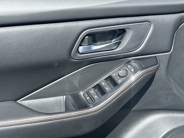 Used 2025 Nissan Rogue SV AWD/4WD image 14