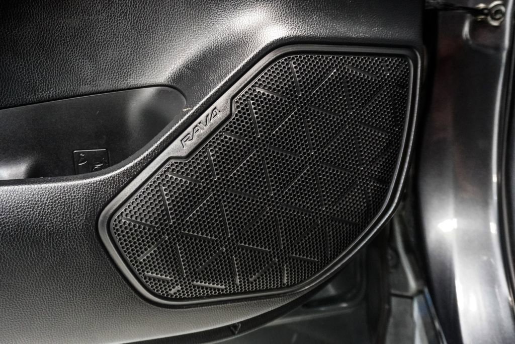 Used 2020 Toyota RAV4 LE image 16