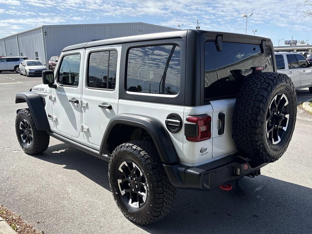 Used 2025 Jeep Wrangler Unlimited Rubicon image 3